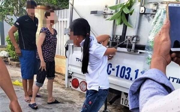 Quảng Bình: Vụ trói con gái 12 tuổi vào thùng xe tải - hành động đáng trách bậc cha mẹ