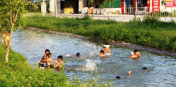 Báo động trẻ em đuối nước mùa nắng nóng ở Nghệ An
