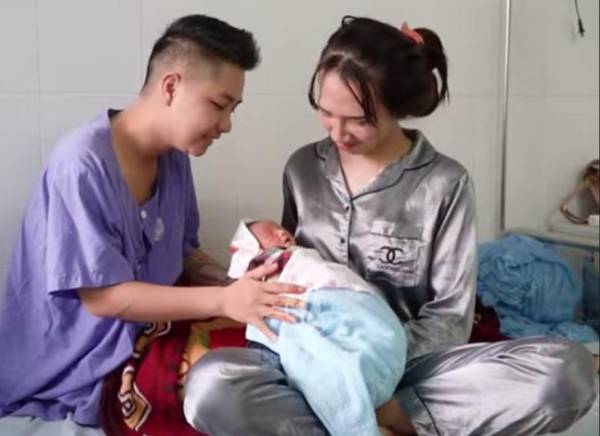 Cần Thơ: Cận cảnh cuộc sống ‘người đàn ông đầu tiên ở Việt Nam mang bầu‘ sau khi sinh con