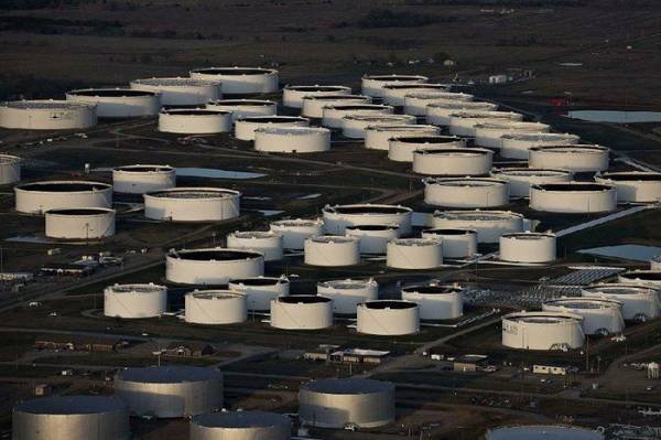 Giá dầu thô tiến sát mốc 40 USD/thùng, OPEC+ có thể kéo dài việc cắt giảm sản lượng khai thác