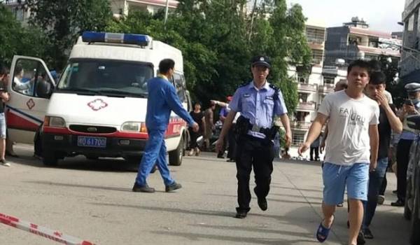 Đâm dao tại trường tiểu học Trung Quốc, 40 người bị thương