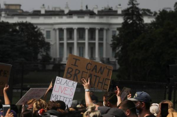 ‘Giơ tay lên, đừng bắn’ - biểu tình bùng nổ ở thủ đô và khắp nước Mỹ