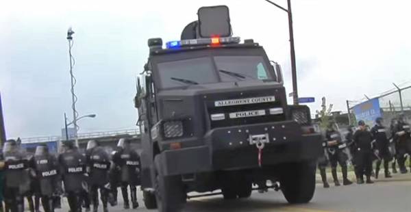 Cảnh sát Mỹ được yêu cầu không dùng vũ khí gây điếc để chống bạo động