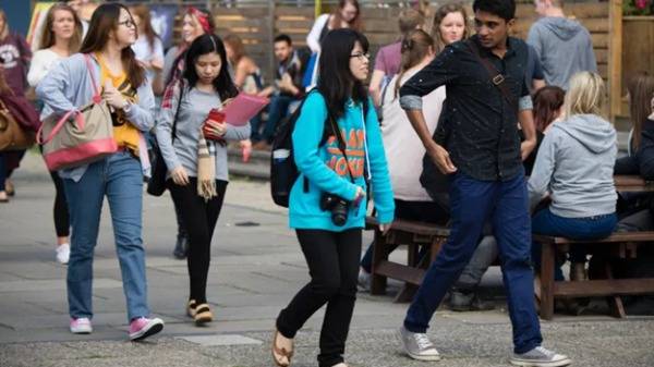 Sinh viên châu Á không còn ưa chuộng các trường đại học ở Anh?