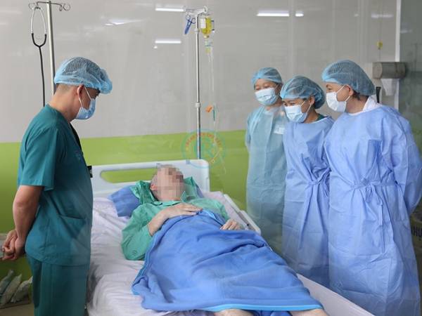 Bệnh nhân 91 hứa chở y, bác sĩ Việt Nam bay trên bầu trời