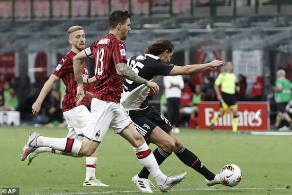 Ibrahimovic khơi mào, Milan ngược dòng khó tin trước Juventus