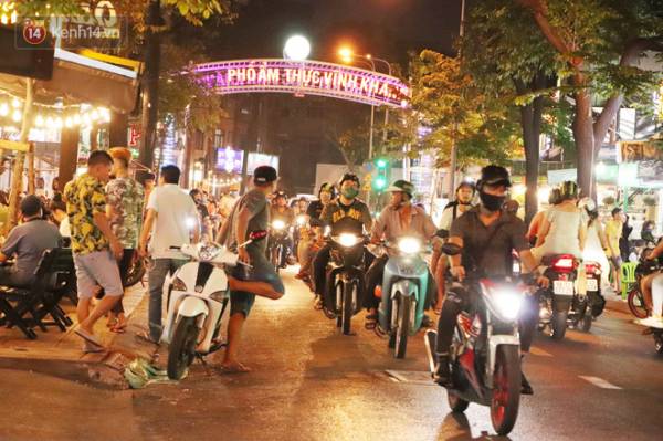 2 khu phố ẩm thực nổi tiếng ở Sài Gòn: Chỗ vắng vẻ đìu hiu, nơi tấp nập khách nhưng bán dưới 25 triệu một đêm