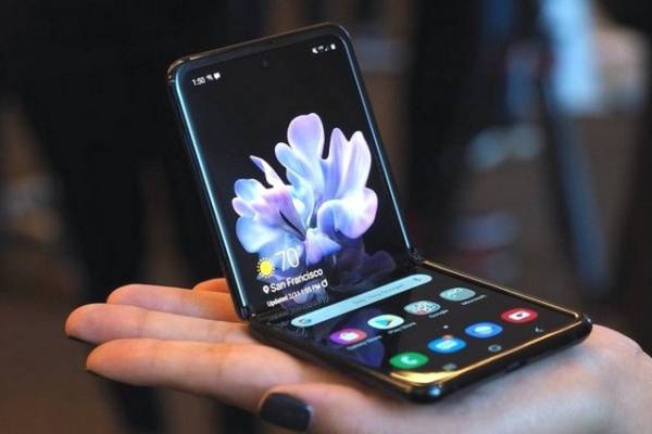Huawei hé lộ ý tưởng smartphone màn hình gập ‘vỏ sò’ giống Galaxy Z Flip