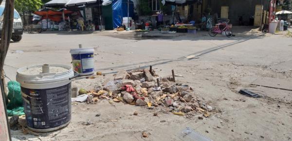 Vụ người phụ nữ bán hoa quả bị đâm t‌ử von‌g ở Hà Nội: Một khách hàng đem 2 nghìn đồng đến hiện trường