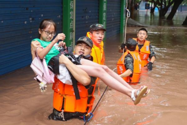 Trung Quốc “căng mình” ứng phó thảm họa lũ lụt