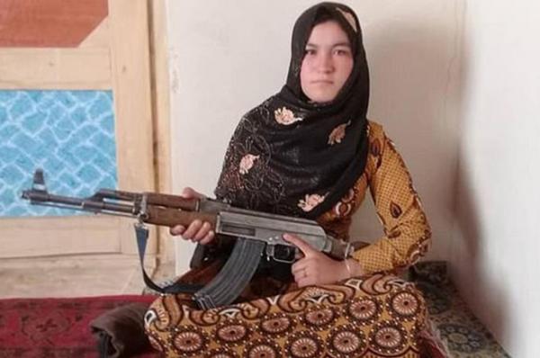 Cô gái Afghanistan bắn chết 3 chiến binh Taliban sau khi bố mẹ bị giết