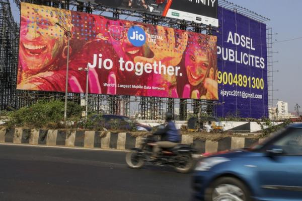 TikTok tiếp tục bán mình tại Ấn Độ