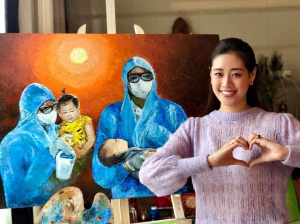 Hoa hậu Khánh Vân xin lỗi khi vẽ tranh không xin phép