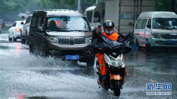 Bắc Kinh hứng trận mưa lớn nhất từ đầu mùa, cảnh báo lũ quét