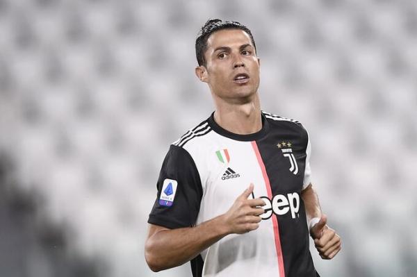 Juventus mời Barca mua Ronaldo