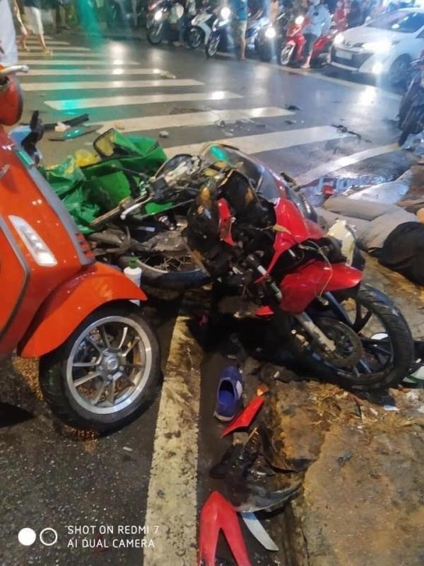 Tìm ra Facebook nữ tài xế lái ô tô Camry tông 8 xe máy ở Sài Gòn: Là quản lý quán cà phê,đã khóa trang cá nhân