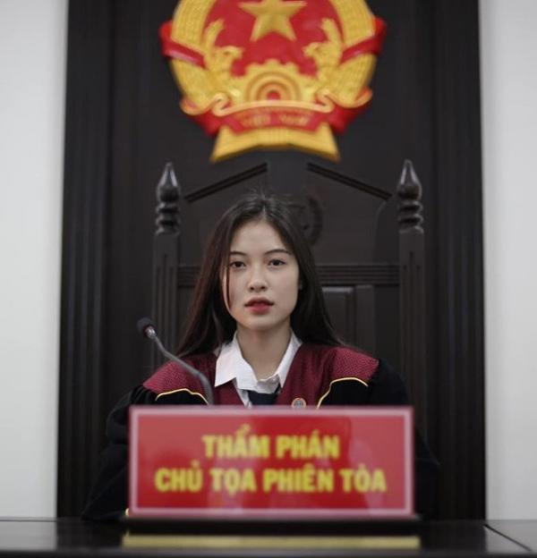 20 tuổi ngồi ở vị trí thẩm phán, 9X gốc Quảng Trị liên tục bị truy lùng info