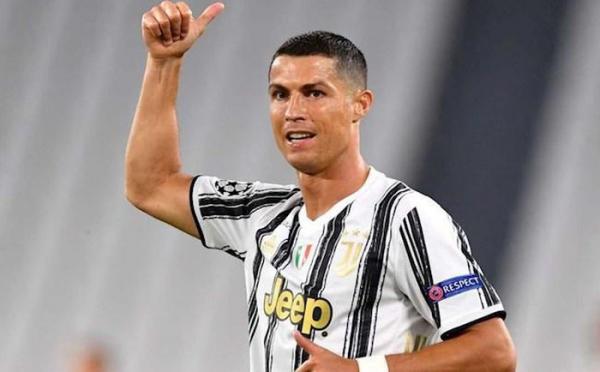 CLB Juventus chốt giá bán tiền đạo Ronaldo
