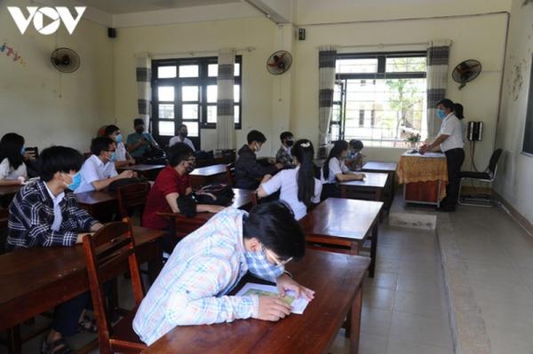 Thầy giáo coi thi mắc Covid-19 ở Quảng Nam: xét nghiệm 1.295 F1 và F2