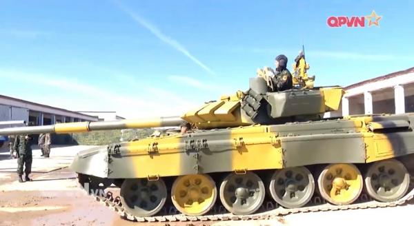 Lính xe tăng Việt Nam làm chủ “cua sắt” T-72B3 của Nga như thế nào?