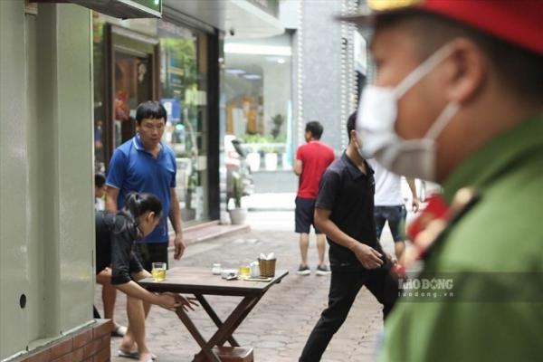 Hà Nội: Có tình trạng cả khu phố nhiều cửa hàng không tuân thủ giãn cách