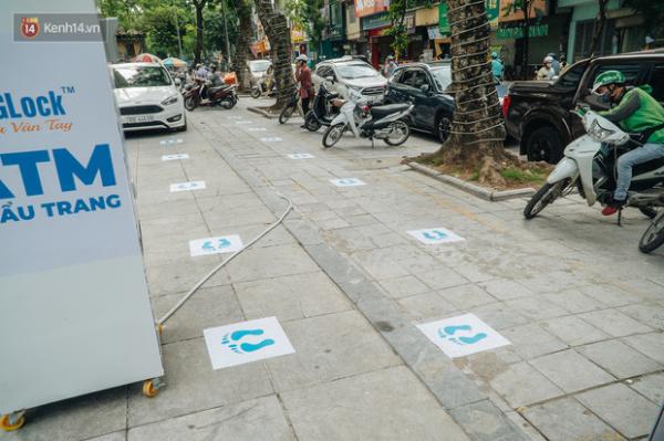 ‘ATM khẩu trang’ miễn phí đầu tiên ở Hà Nội: Không phân biệt hoàn cảnh, ai cần cứ đến nhận