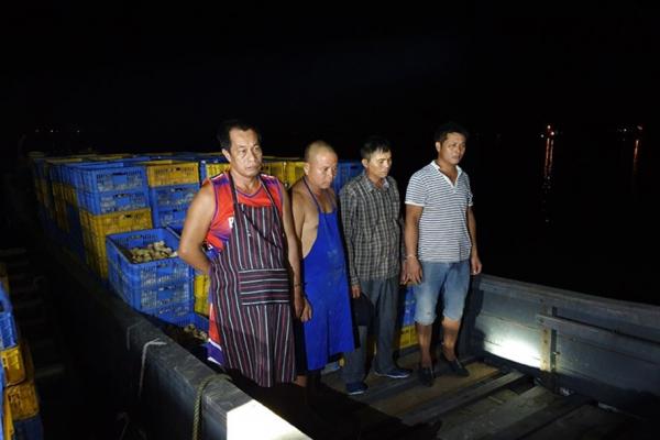 Quảng Ninh: Chặn 4 đối tượng Trung Quốc vận chuyển 28.000 con gà nhập lậu