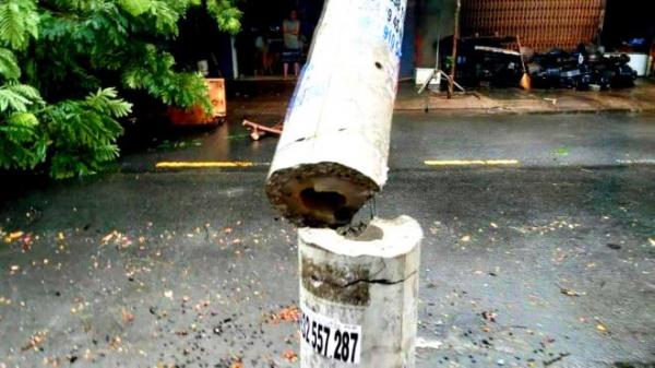 Hình ảnh cột điện không lõi tại Đà Nẵng gãy ngang trong bão số 5: Điện lực nói gì?
