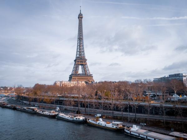 Tháp Eiffel đứng đầu danh sách điểm đến bị phàn nàn