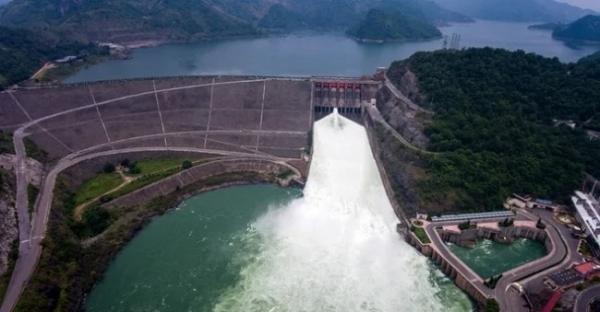 Hỏa tốc: Thủy điện Hòa Bình xả lũ lần đầu tiên trong 2 năm, cảnh báo lũ hạ lưu sông Hồng