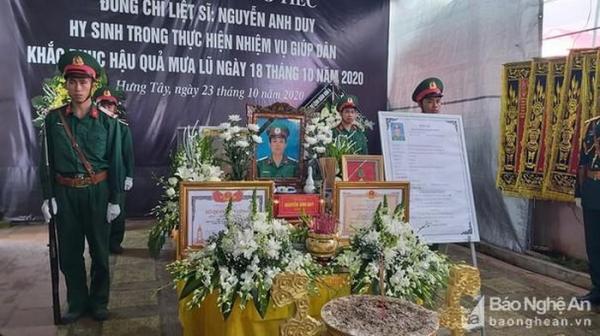 Nghẹn ngào lễ an táng trung sỹ 20 tuổi hy sinh ở Quảng Trị