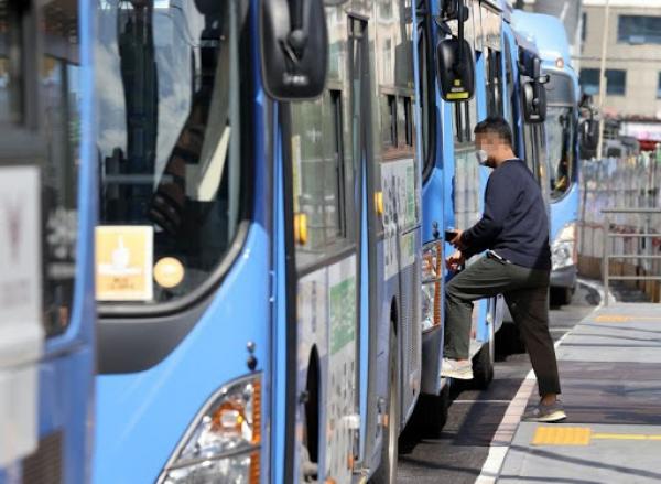 Ngồi tù vì hành hung tài xế xe buýt ở Hàn Quốc