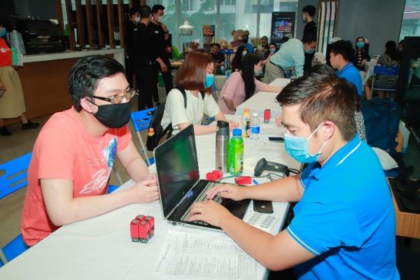 Roche Việt Nam và Samsung Vina đồng hành tổ chức chương trình “Hiến máu, cứu người”
