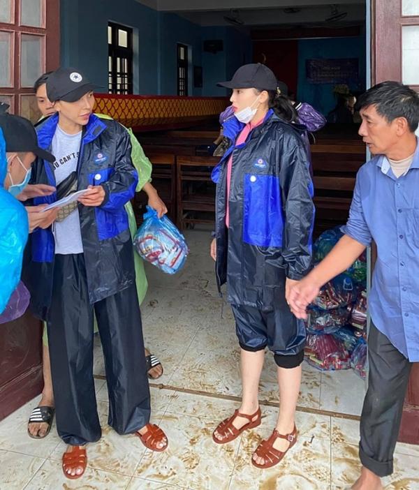 Sao Việt gặp sự cố khi đi cứu trợ miền Trung lũ lụt