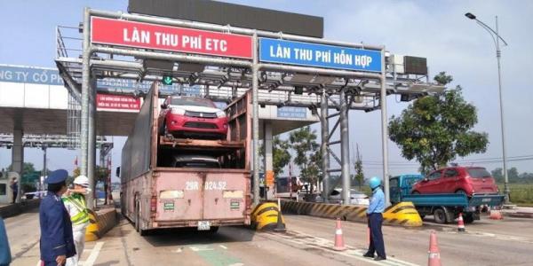 Tạm dừng thu phí Quốc lộ 1 qua Quảng Trị ủng hộ xe cứu trợ sau lũ