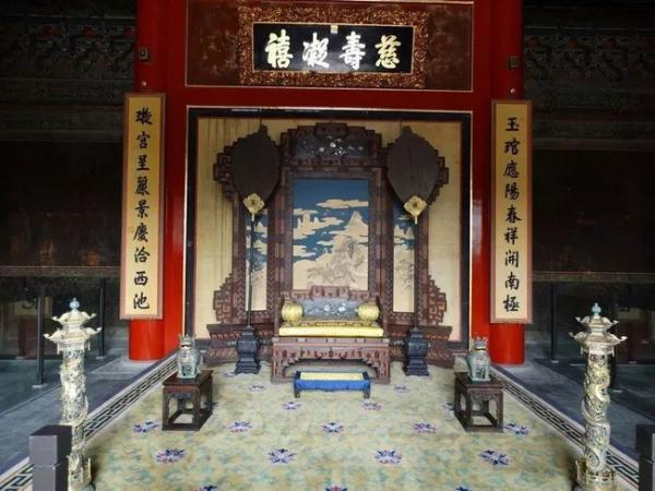 Vì sao thời hoàng đế Khang Hi, Từ Ninh Cung bị bỏ không?