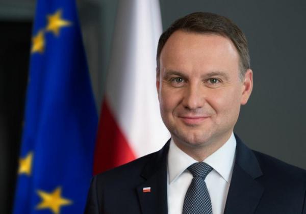 Tổng thống Duda mắc SARS-CoV-2, Ba Lan đóng cửa nhà hàng và quán bar