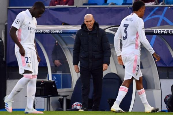 HLV Zidane không sợ bị sa thải