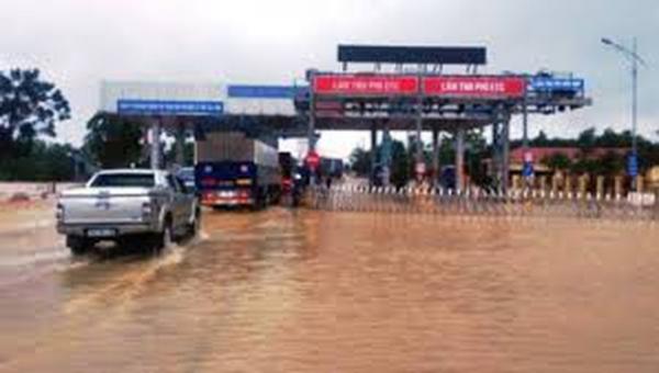 Đồng ý “xả trạm” BOT trên quốc lộ 1 qua Quảng Trị để khắc phục hậu quả mưa lũ