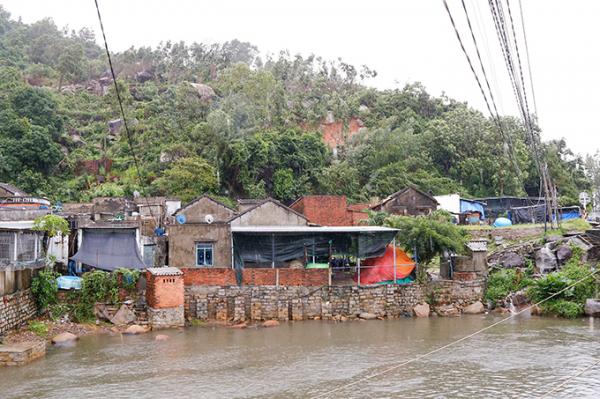 Cảnh báo mưa lớn, sóng cao 3-5m khu vực Khánh Hòa