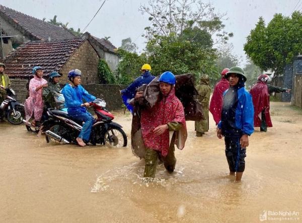 Nước lũ lên, nhiều địa phương ở Nghệ An cho học sinh nghỉ học