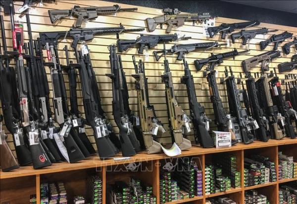 Walmart ngừng trưng bày súng, đạn tại các quầy hàng