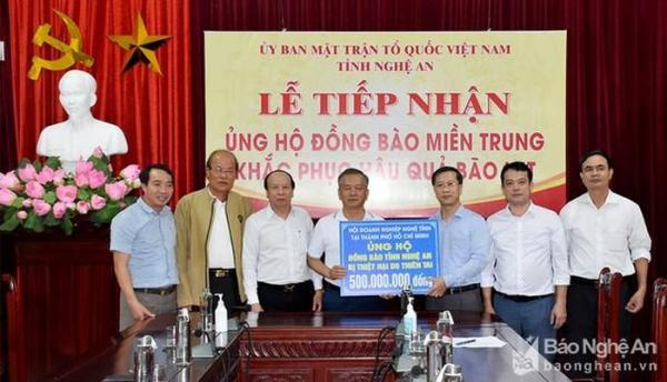 500 triệu đồng ủng hộ đồng bào 2 huyện Hưng Nguyên và Thanh Chương bị thiệt hại do thiên tai