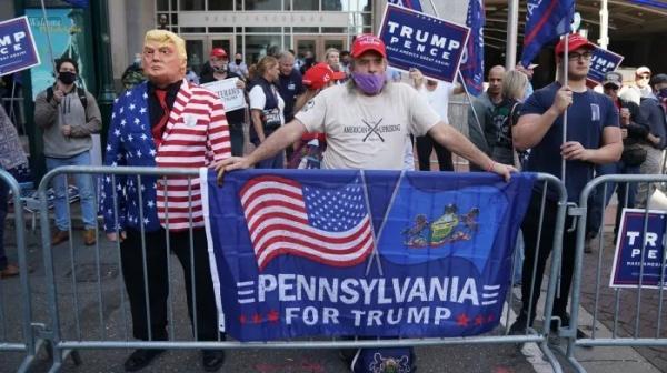 Người ủng hộ Trump và Biden biểu tình ở Pennsylvania