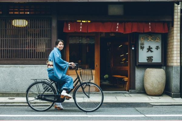 Gặp người phụ nữ bỏ đồ Âu, lấy kimono làm trang phục thường ngày ở Kyoto