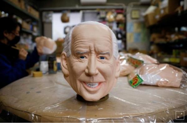 Mặt nạ hình ông Biden bán đắt hàng