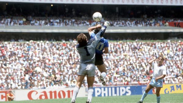 Nhìn lại hai bàn thắng lịch sử của di‌ego Maradona vào lưới tuyển Anh ở World Cup 1986