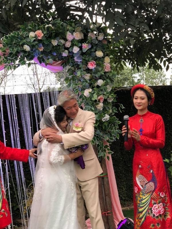 NSND Thanh Hoa 2 lần lấy chồng, 68 tuổi mới được làm cô dâu: Tôi khóc là chính chứ cười ít lắm!
