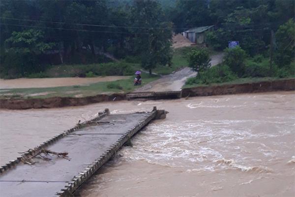 Trung Bộ lại xuất hiện mưa lớn, 8 hồ chứa ở Khánh Hòa đồng loạt xả lũ