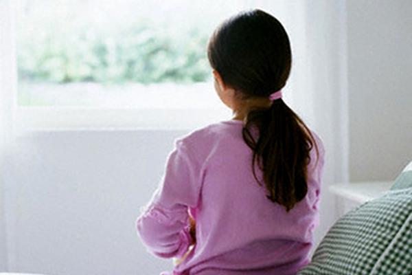Từ vụ bé Hà Nội t‌ּự t‌ּử, cần biết 10 dấu hiệu trầm cảm sớm ở trẻ